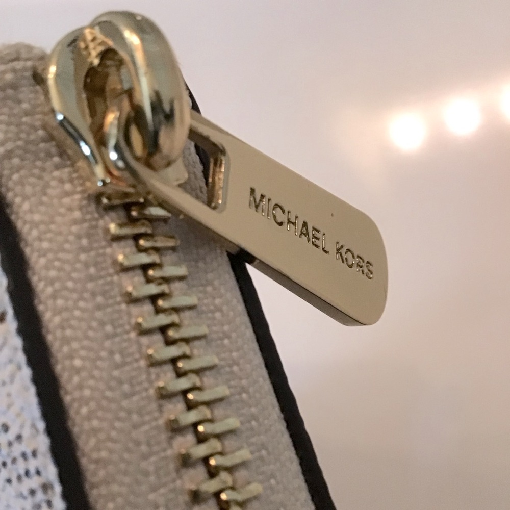 MICHAEL KORS, Jet Set Continental 3 Quarter Zip Around Wallet, NWOT - Picture 12 of 15